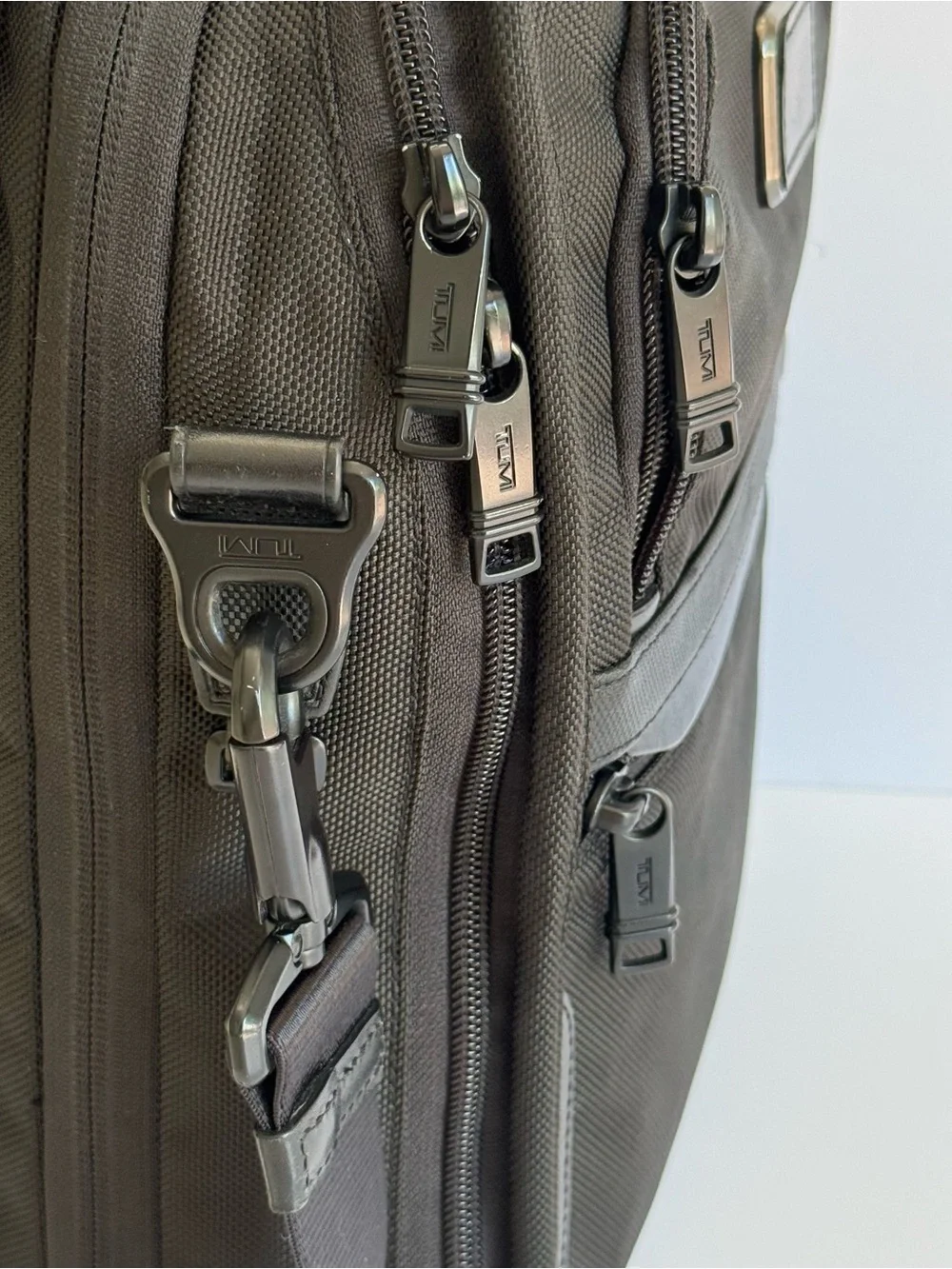 TUMI Alpha 3 Expandable Organizer Travel Tote Briefcase Bag Black Crossbody Mint